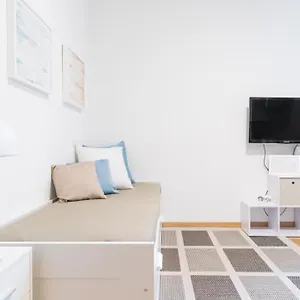 https://italianway-apartments-de-cristoforis-5.italymilanhotels.net
